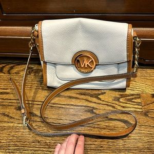 Michael Kors shoulder bag or can be worn as crossbody. Adjustable shoulder strap